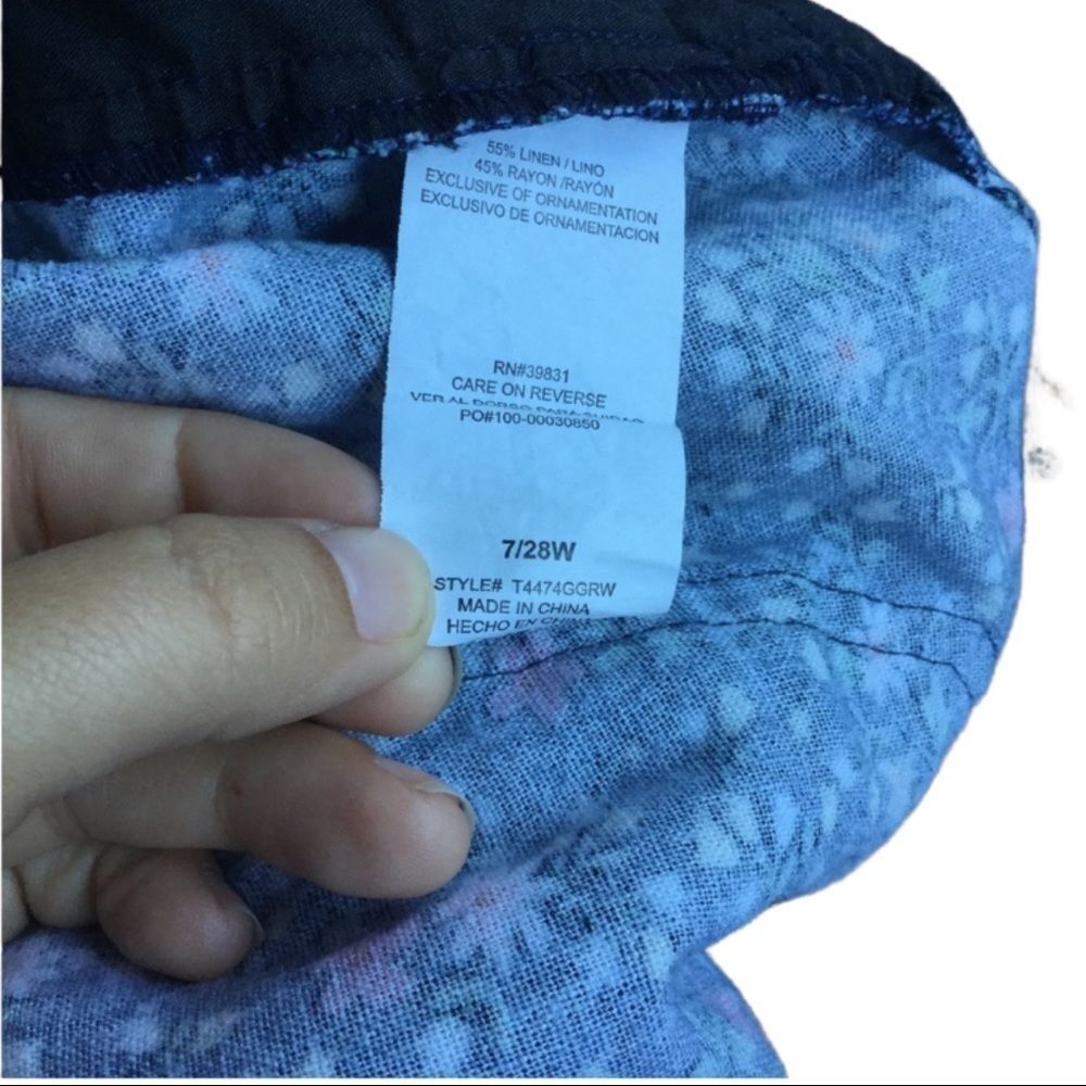 Jolt Relaxed Floral Tie Short Size 28 (Juniors 7) - Picture 10 of 10